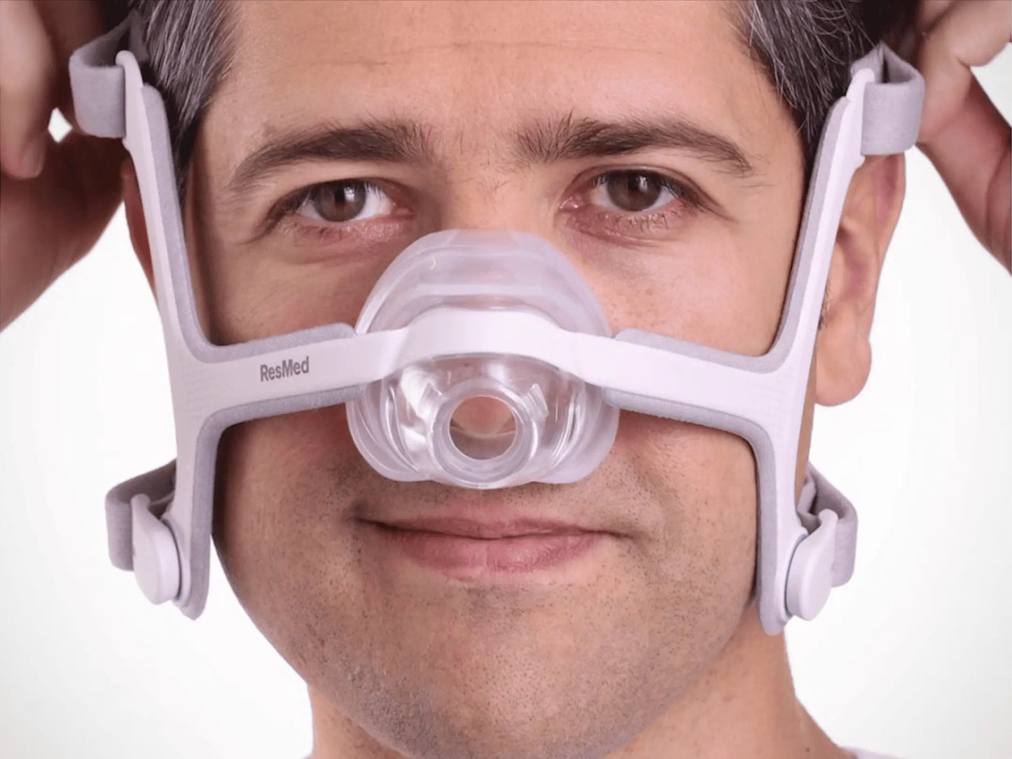 https://cdn.shopify.com/s/files/1/0318/9771/4819/files/Man-With-ResMed-AirFit-N20-Mask.webp?v=1732297033