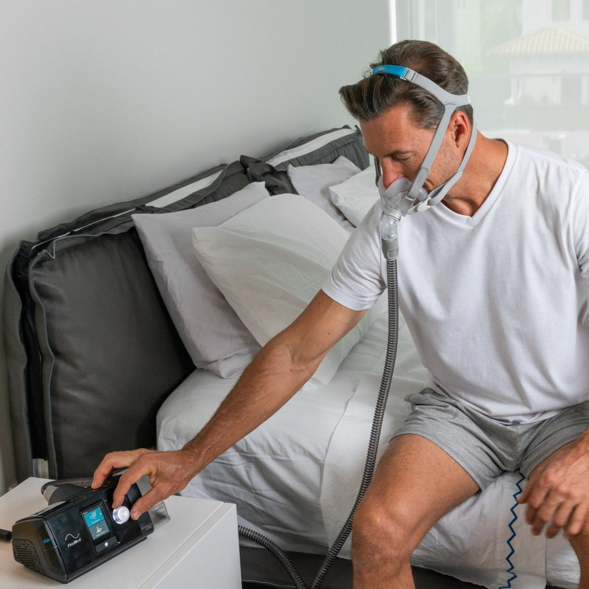 https://cdn.shopify.com/s/files/1/0318/9771/4819/files/ResMed-AirSense-10-CPAP-Machine-01_88120923-42a9-4f7f-8b25-38c99c7266d3.jpg?v=1734552842