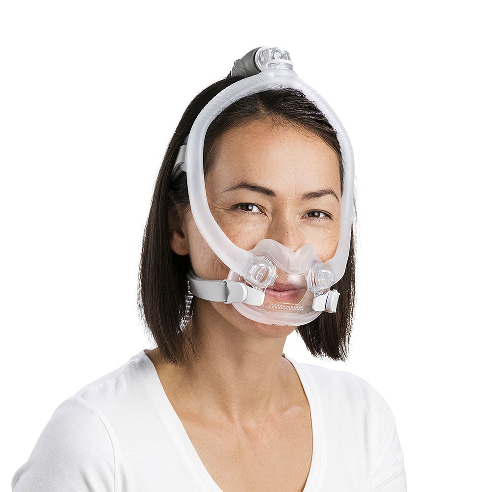 https://cdn.shopify.com/s/files/1/0318/9771/4819/products/Women-Wearing-ResMed-AirFit-F30i.jpg?v=1745354758