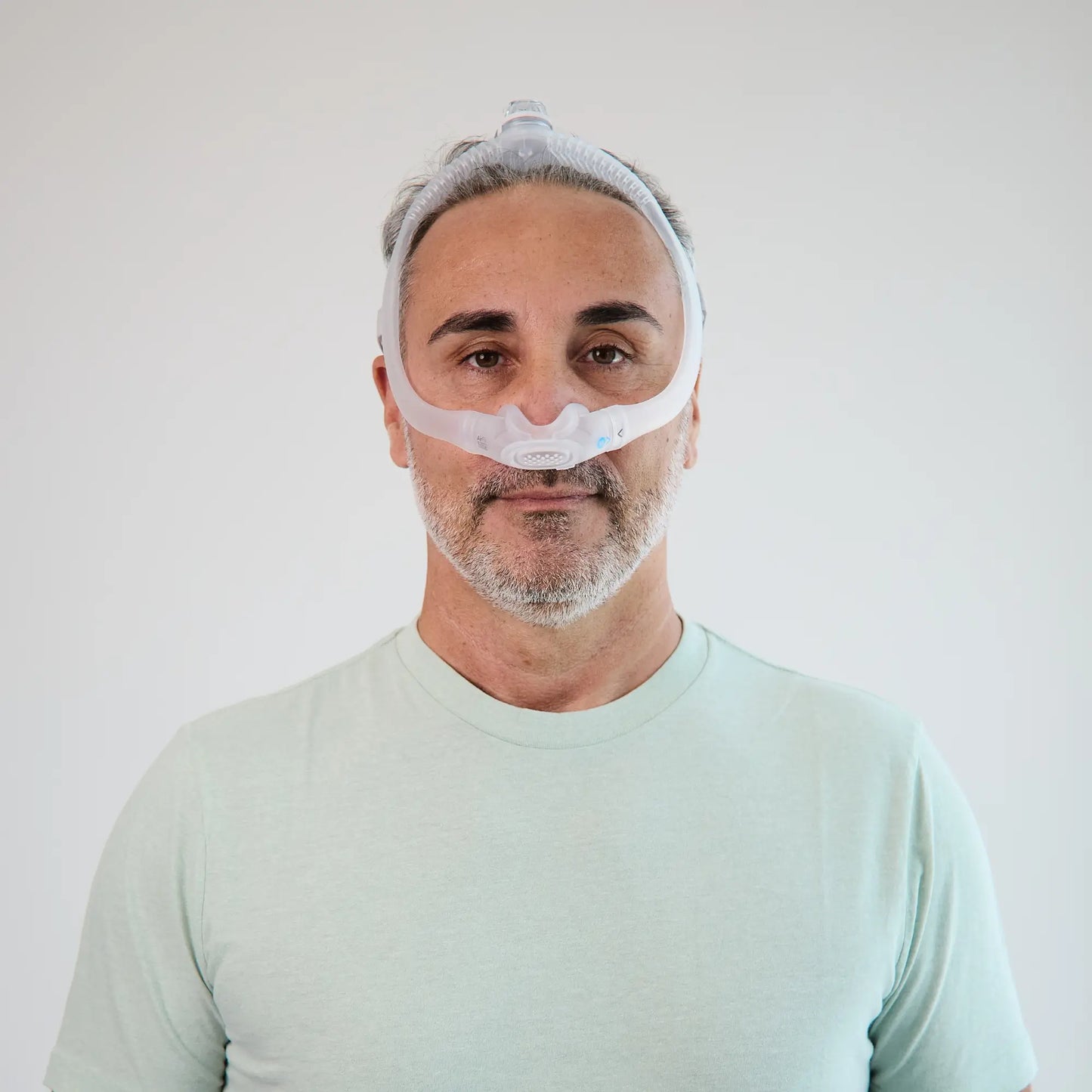 https://cdn.shopify.com/s/files/1/0318/9771/4819/files/man-wearing-resmed-airfit-n30i-nasal-mask-front-view.webp?v=1743223613