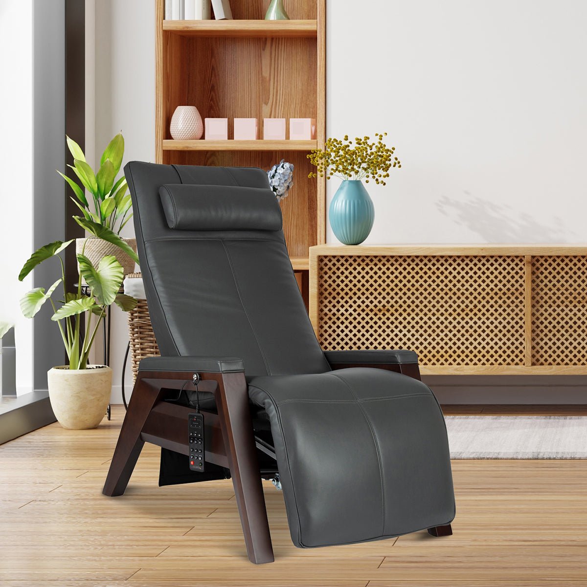 https://cdn.shopify.com/s/files/1/0672/3167/8641/files/gravis-zg-chair-1399160.jpg?v=1760472288