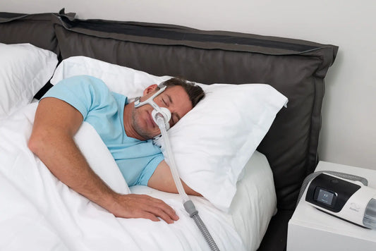 https://cdn.shopify.com/s/files/1/0318/9771/4819/files/man-using-snugell-reusable-nasal-cpap-mask-liners-4-pack-while-sleeping.webp?v=1729530804