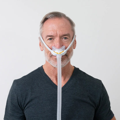 https://cdn.shopify.com/s/files/1/0318/9771/4819/files/man-using-the-f-and-p-solo-nasal-cpap-mask-autofit-front-view.webp?v=1735926175