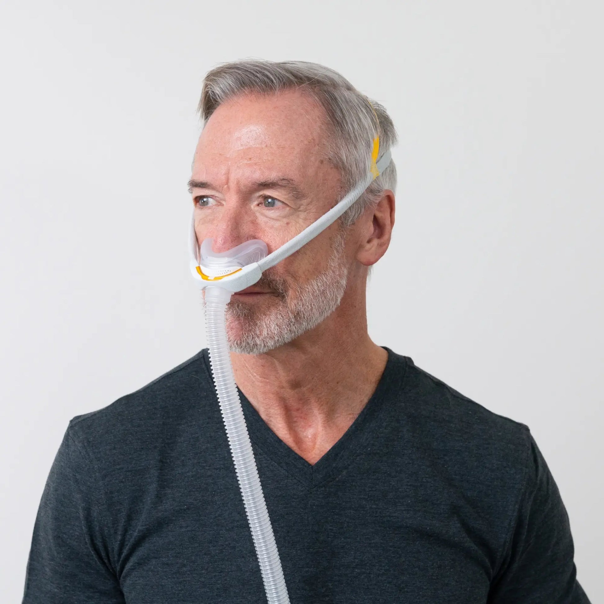 https://cdn.shopify.com/s/files/1/0318/9771/4819/files/man-using-the-f-and-p-solo-nasal-cpap-mask-autofit-side-view.webp?v=1735926175