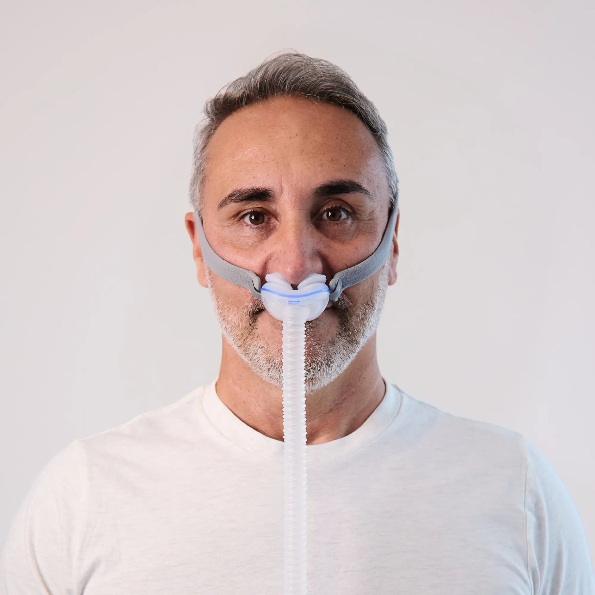https://cdn.shopify.com/s/files/1/0318/9771/4819/files/man-using-the-resmed-airfit-p10-nasal-cpap-mask-front-view.webp?v=1745261538