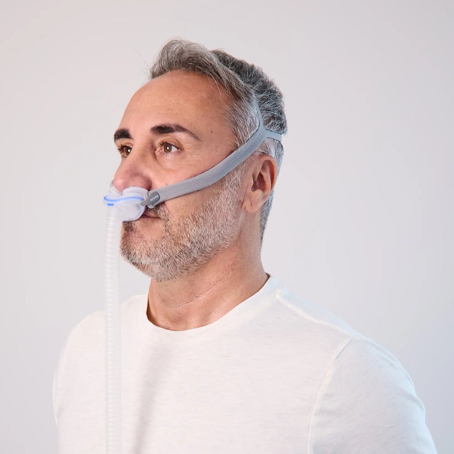 https://cdn.shopify.com/s/files/1/0318/9771/4819/files/man-using-the-resmed-airfit-p10-nasal-cpap-mask-side-view.webp?v=1745261538