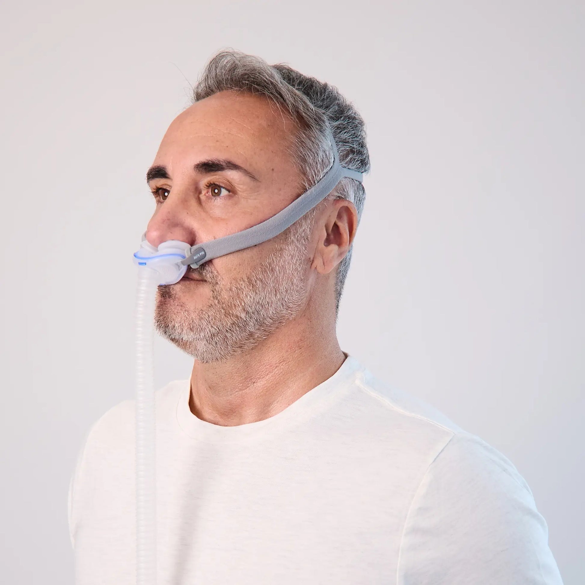 https://cdn.shopify.com/s/files/1/0318/9771/4819/files/man-using-the-resmed-airfit-p10-nasal-cpap-mask-side-view.webp?v=1745261538