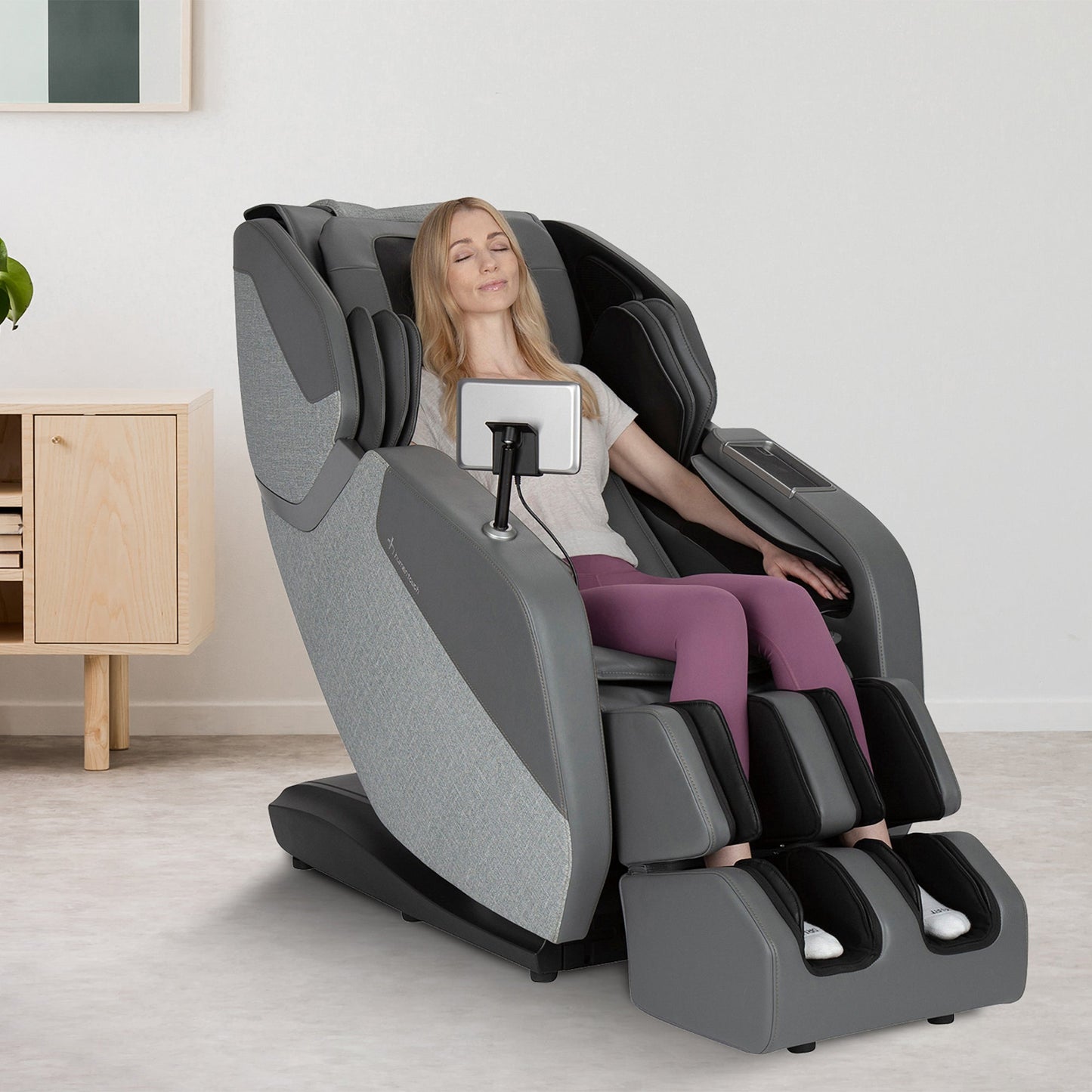 https://cdn.shopify.com/s/files/1/0672/3167/8641/files/wholebody-rove-massage-chair-5324097.jpg?v=1760472290