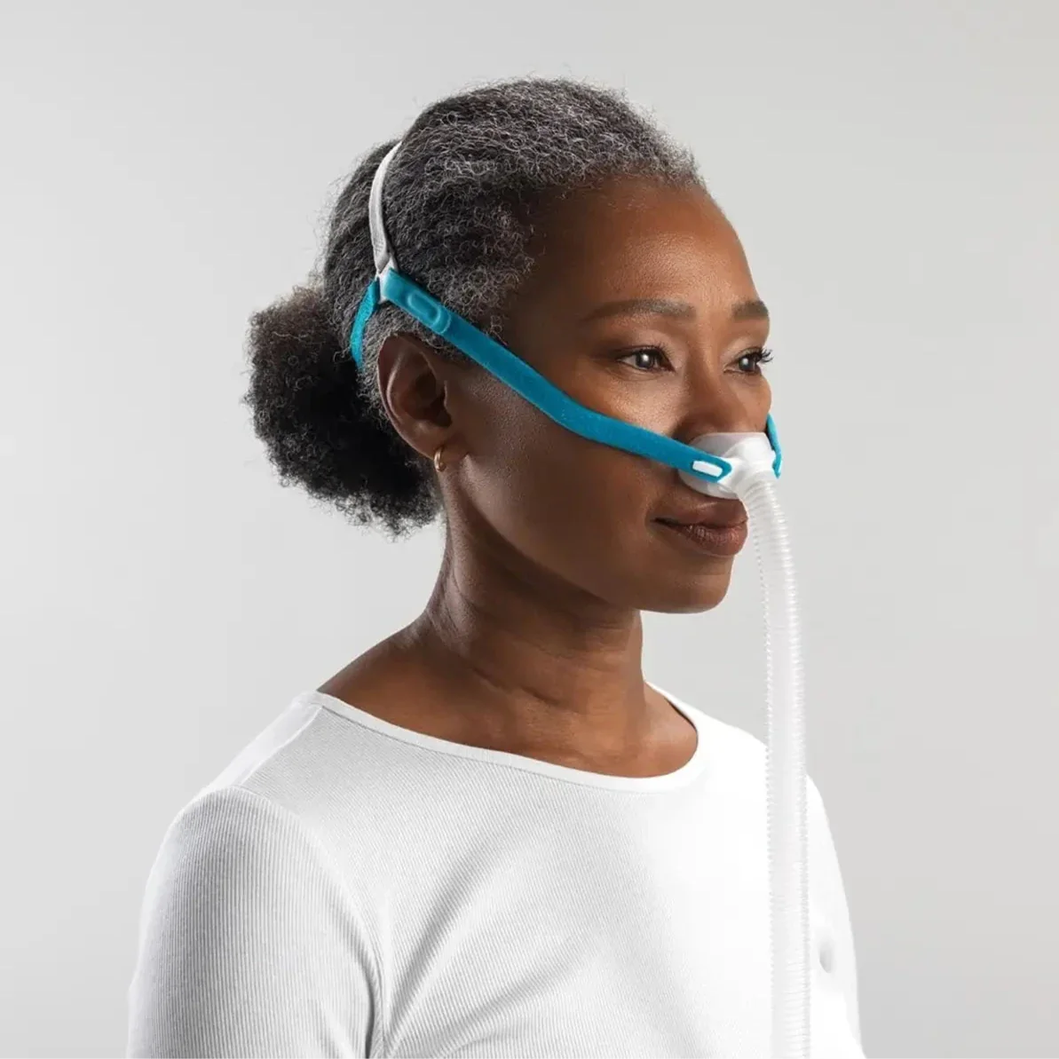 https://cdn.shopify.com/s/files/1/0318/9771/4819/files/woman-using-the-fisher-and-paykel-nova-micro-fitting-adjustment.webp?v=1733934561